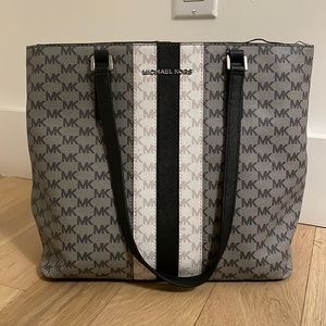 A mid-condition Tote from Micheal Kors, great for an everyday purse!